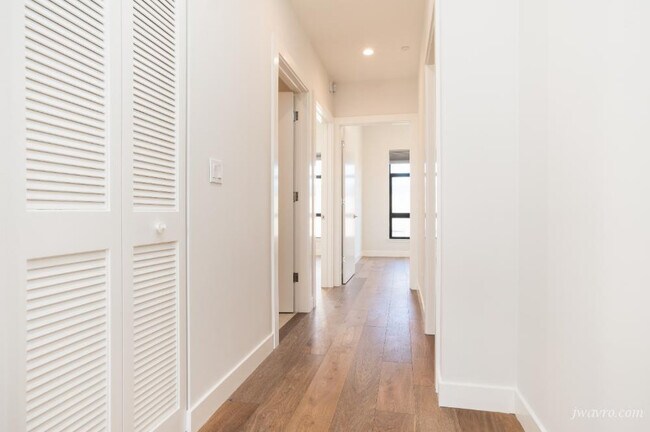 Building Photo - 25 Grace St