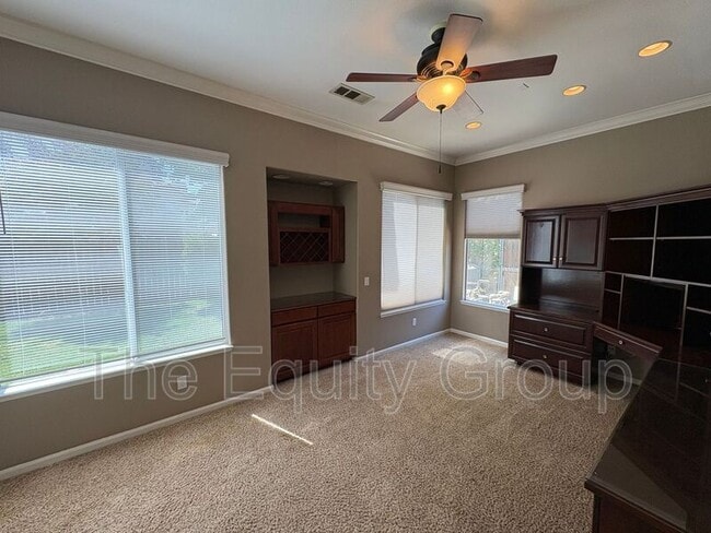 Building Photo - 2511 S Peppertree St