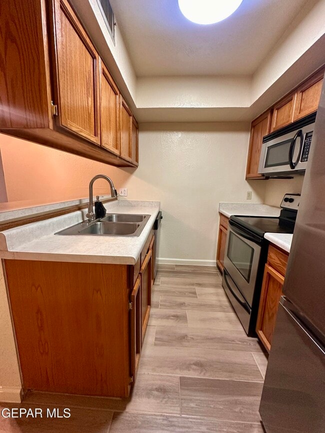 Building Photo - 6201 Escondido Dr