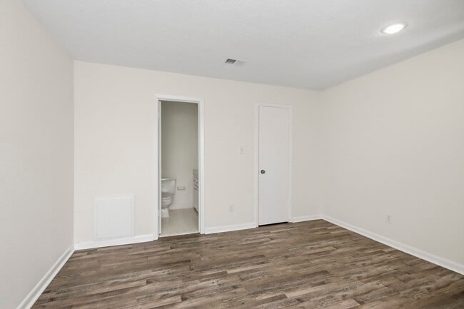 Building Photo - 20315 Sunny Shores Dr