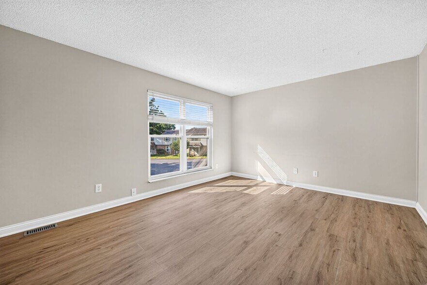 Building Photo - 13391 Hiddendale Ln