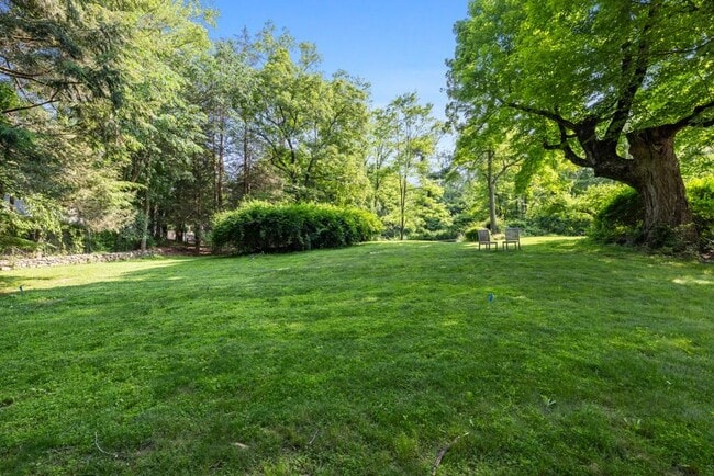 Building Photo - 62 Pound Ridge Rd
