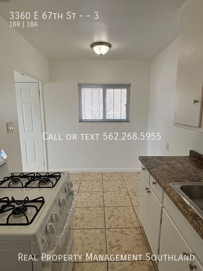 Building Photo - 1 Bedroom Available now! Accepting section...