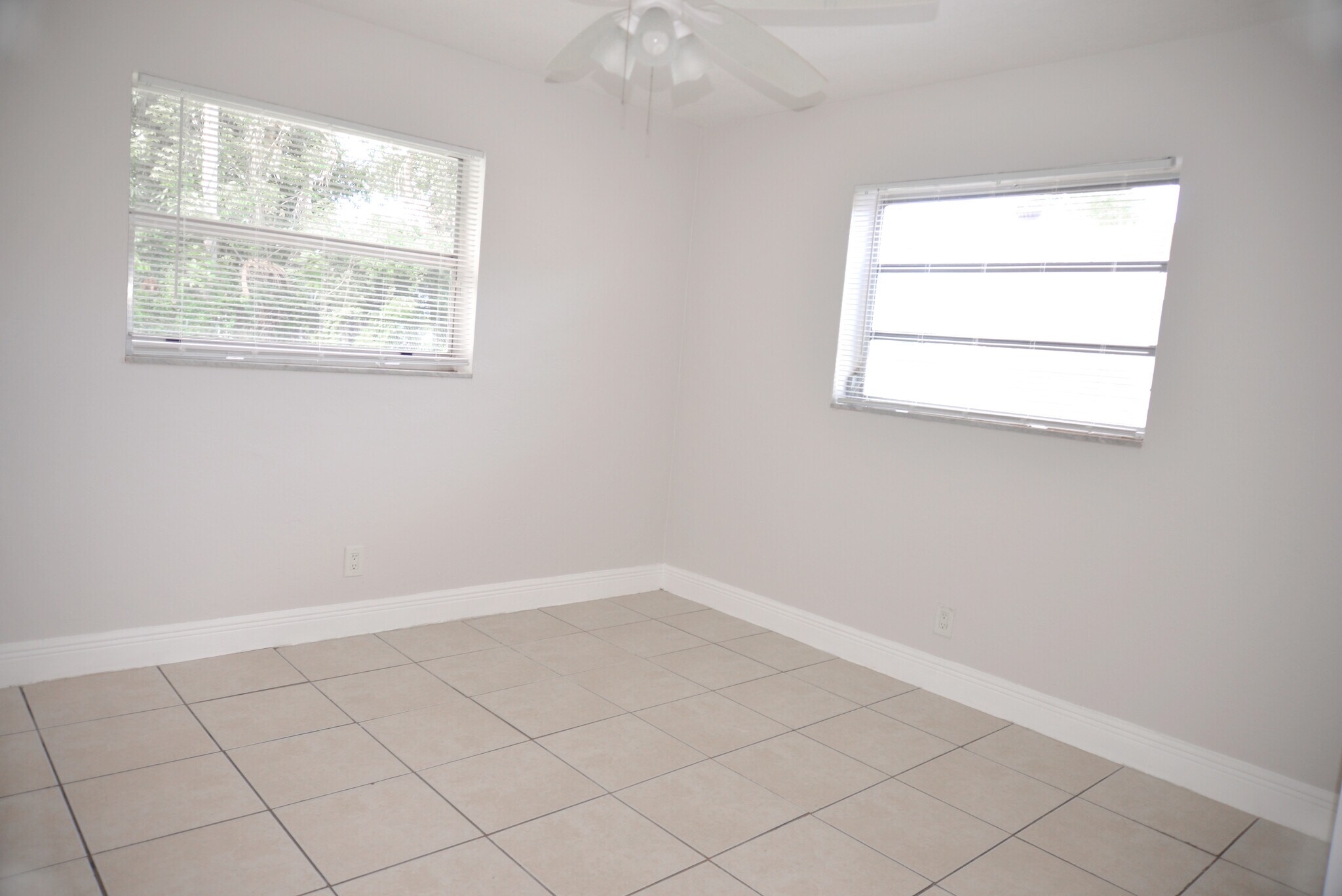 Building Photo - 5317 NW 18th Ct