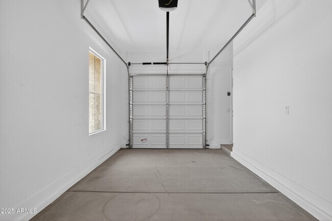 Building Photo - 3405 S 183rd Dr