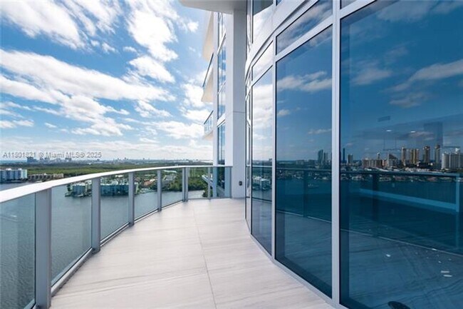Building Photo - 17111 Biscayne Blvd