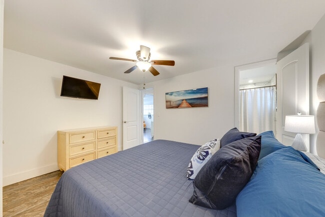 Building Photo - 394 Burton Dr