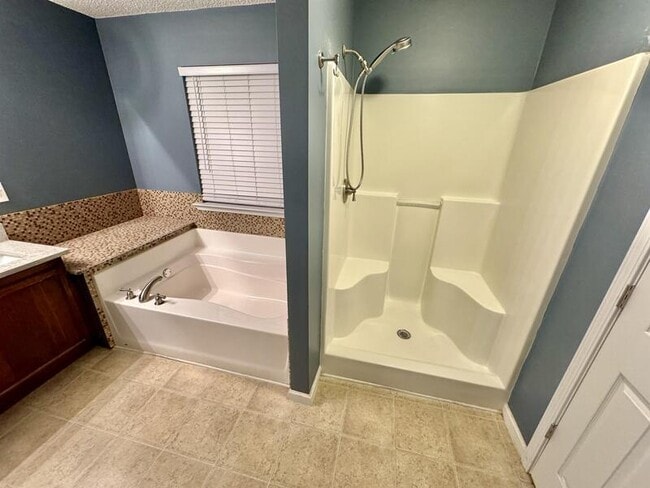 Building Photo - 322 Clover Brook Dr