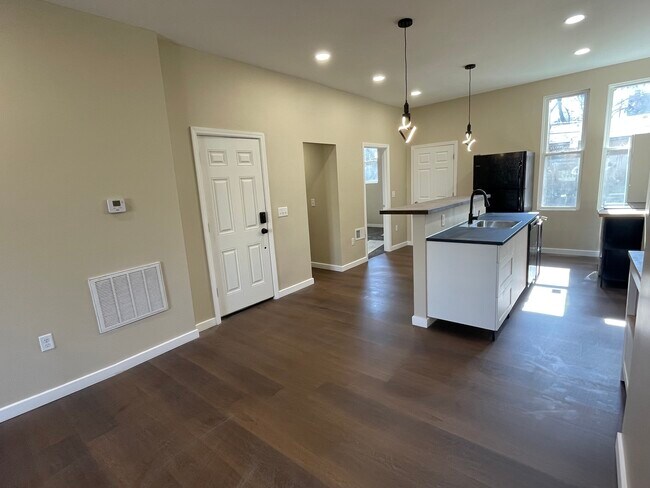 Building Photo - 7214 Meade St