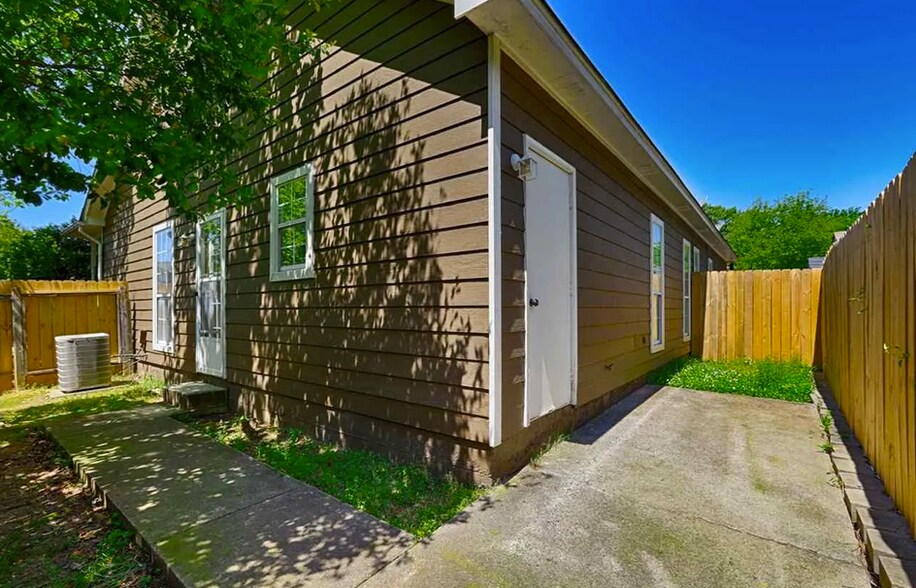 Building Photo - 111 Bentworth Ln