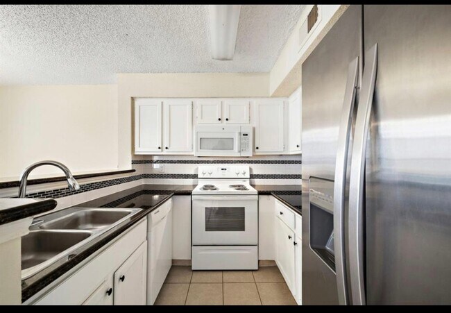 Building Photo - 2300 Old Spanish Trl