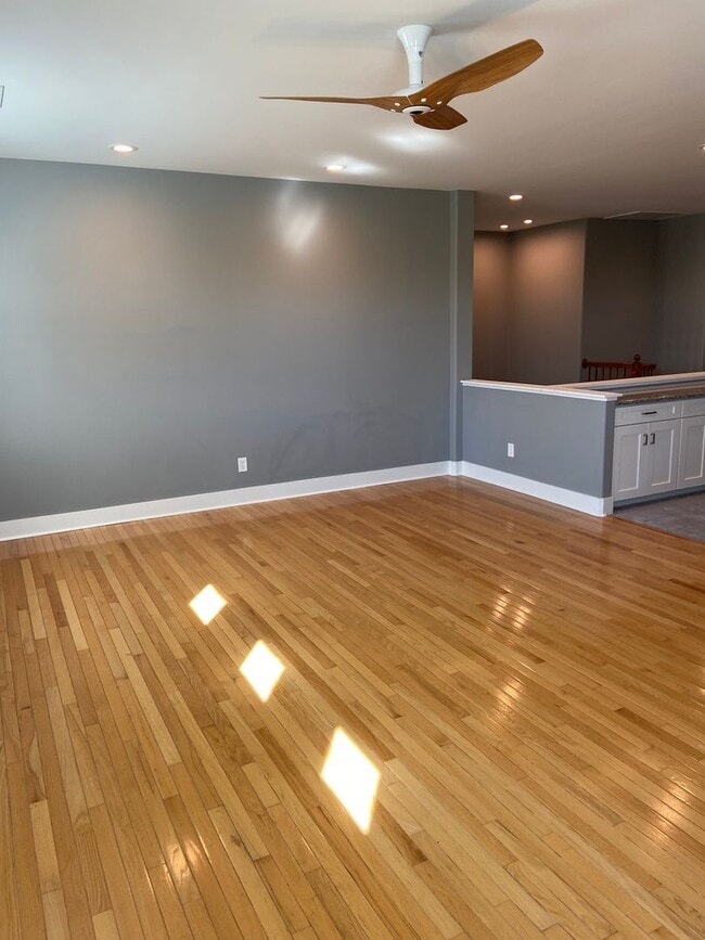 Building Photo - Beautifully remodeled 3 Bdrm+Master retrea...
