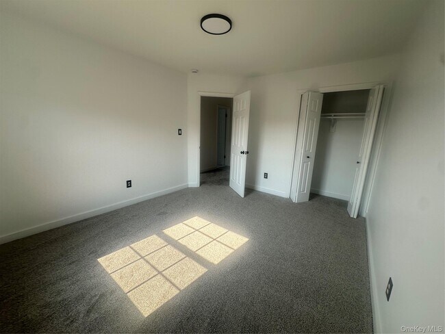 Building Photo - 256 Quassaick Ave