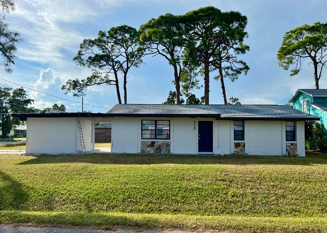 Building Photo - 8820 Pohoy Ave