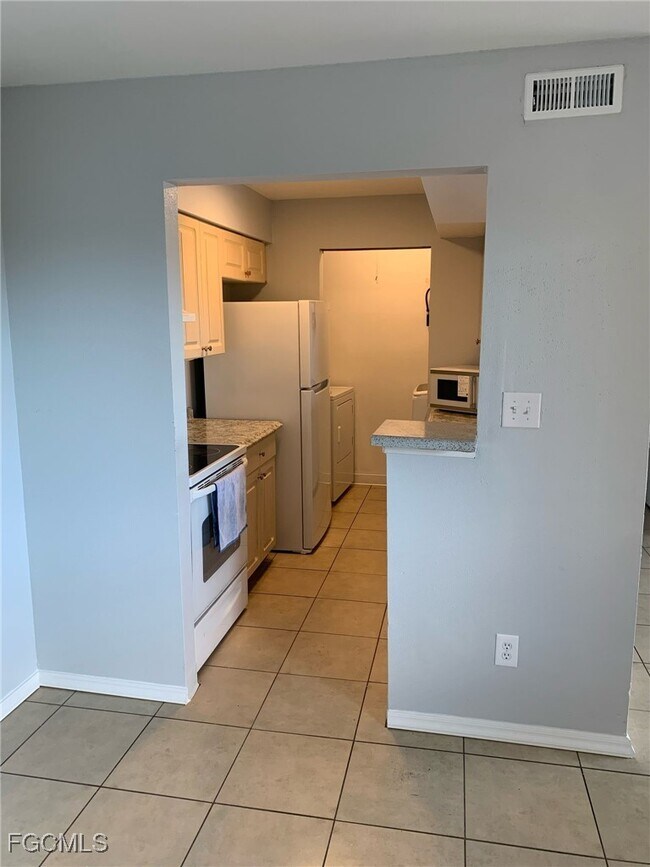 Building Photo - 2929 Winkler Ave