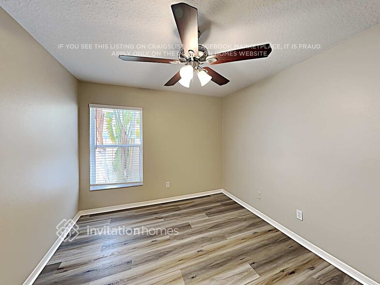 Building Photo - 3839 Regents Way