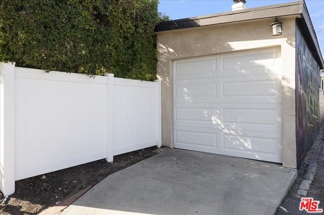 Building Photo - 645 N Sierra Bonita Ave