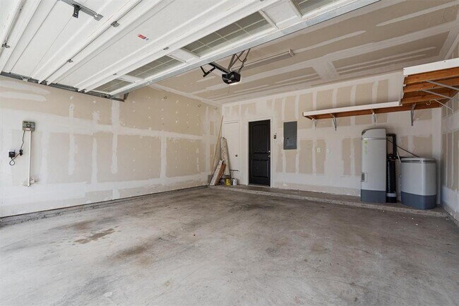 Building Photo - 2950 E Old Settlers Blvd
