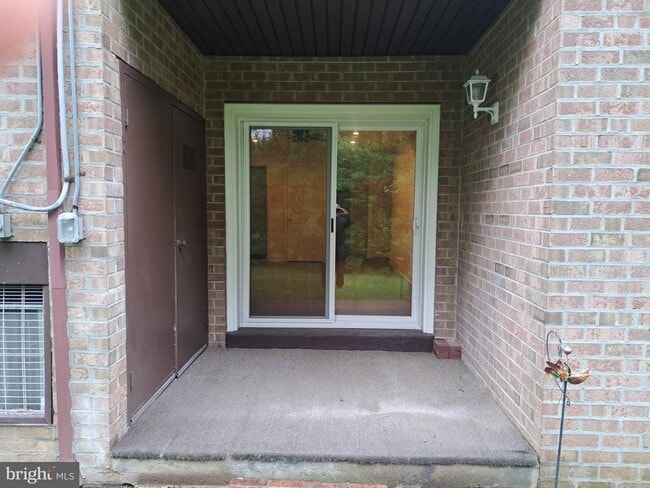 Building Photo - 598 Belmont Ave