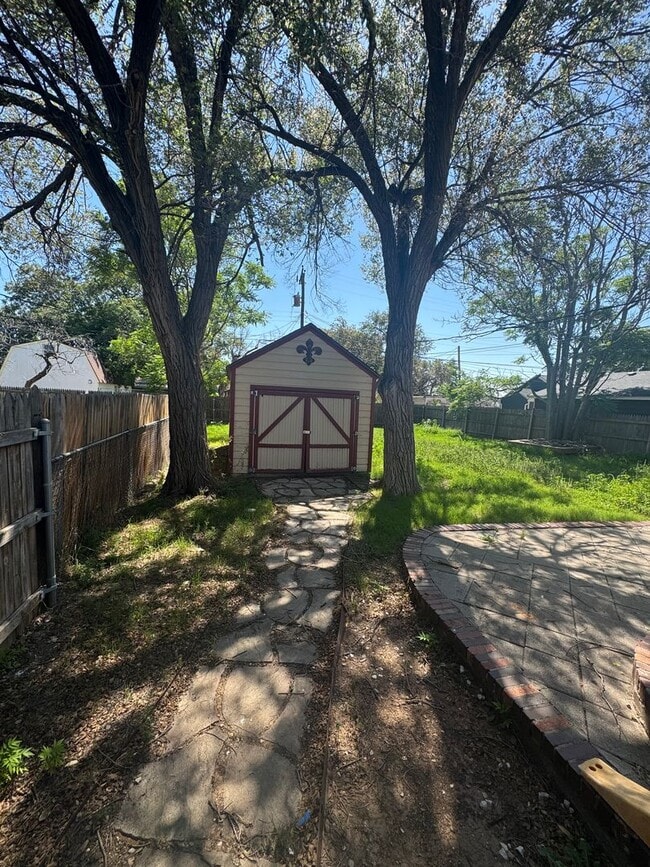 Building Photo - Cottage style house 2bedroom 1bathroom wit...