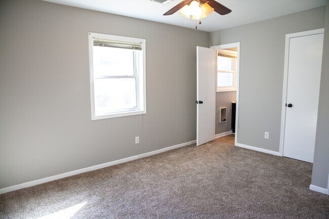 Building Photo - 24 Barclay Dr