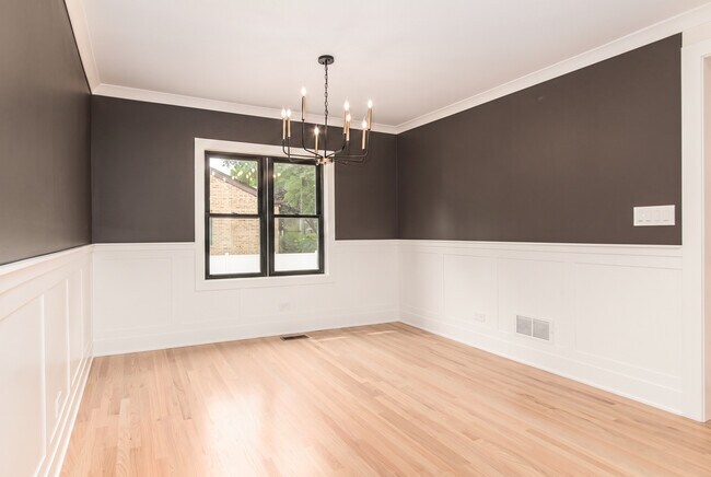 Building Photo - 7111 N Mason Ave