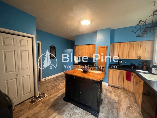 Building Photo - 284 S Ridge Ave