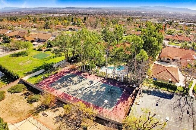 Building Photo - 10818 Hillside Rd