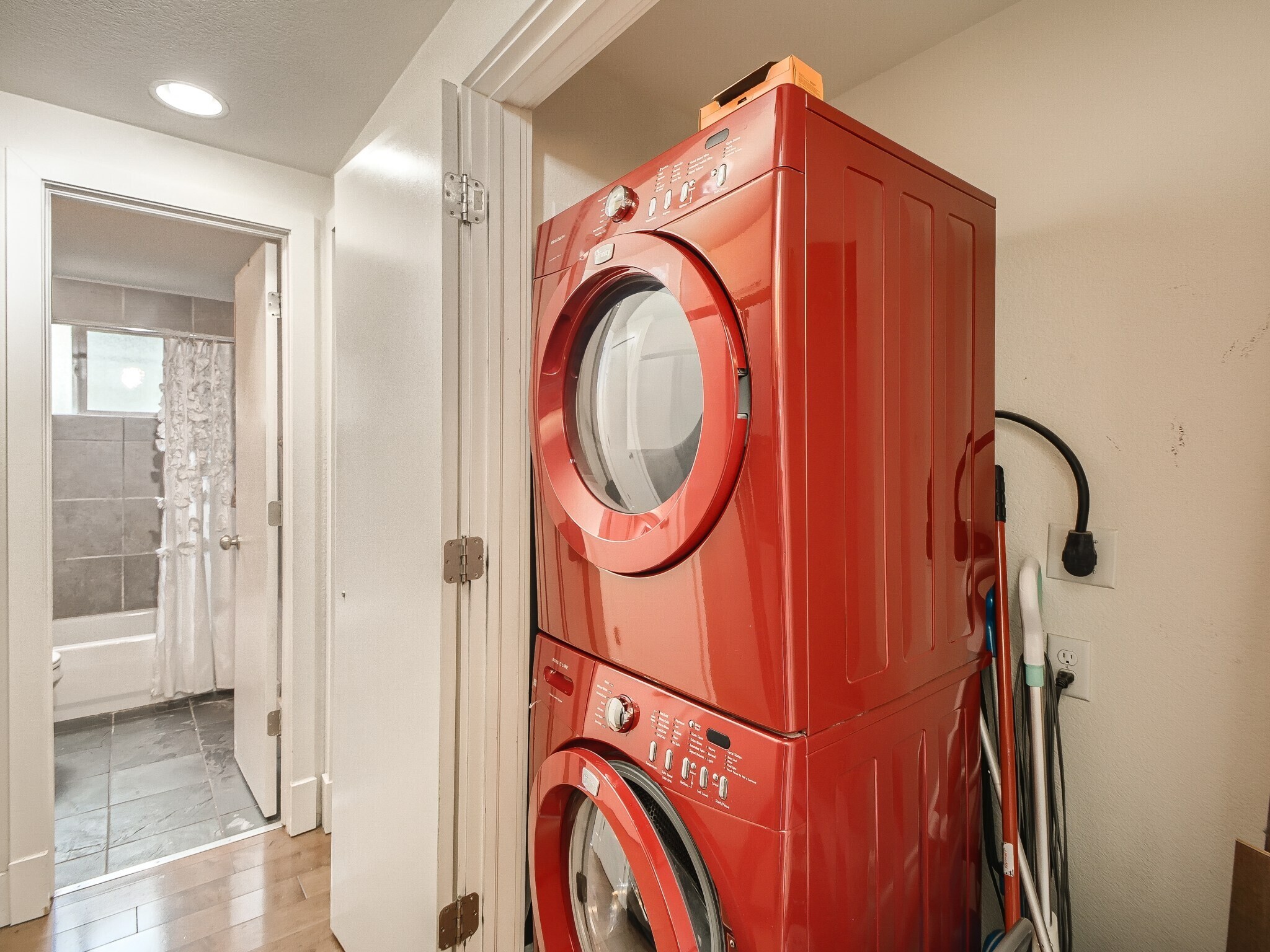 in unit laundry - 120 S Pennsylvania St