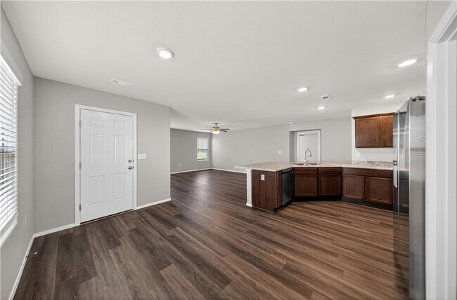 Building Photo - 4404 SW Sackett Ave