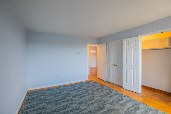 Building Photo - Lovely 1 BR/1 BA Condo in Forest Hills!