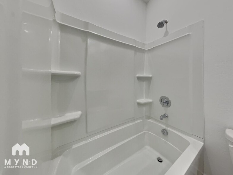 Building Photo - 17335 W Sunnyslope Ln