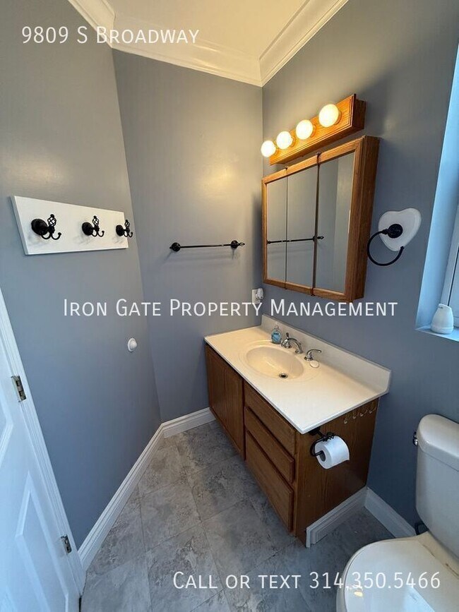 Building Photo - 9809 S Broadway