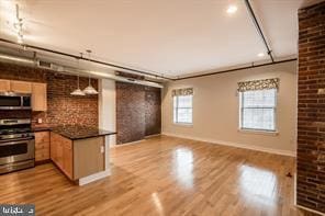 Building Photo - 103 Church St