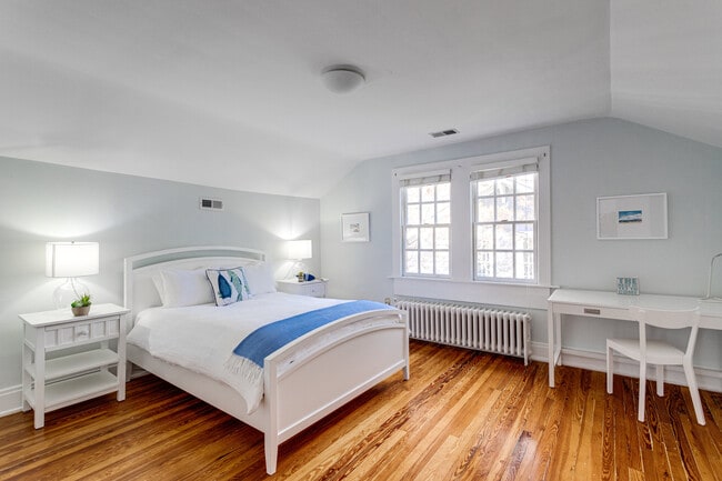 Building Photo - 302 Rucker Pl