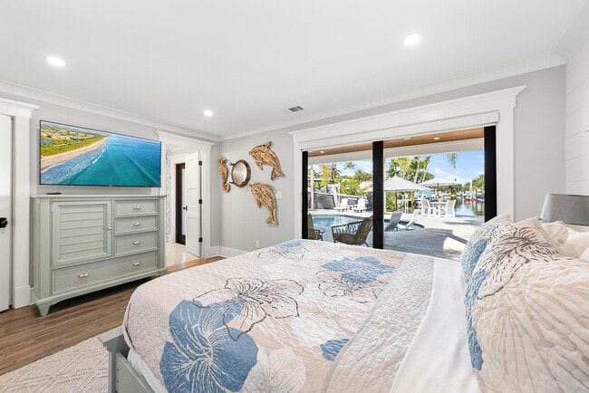 Building Photo - 355 Center St