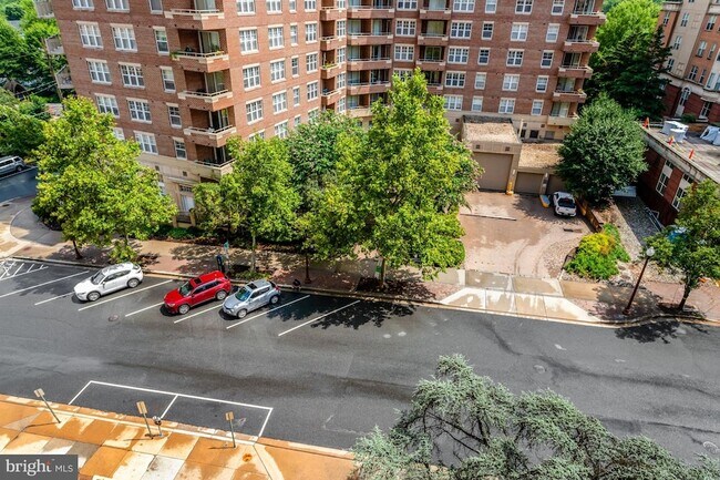 Building Photo - 3800 Fairfax Dr