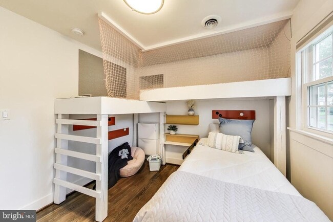 Building Photo - 4422 Neptune Dr