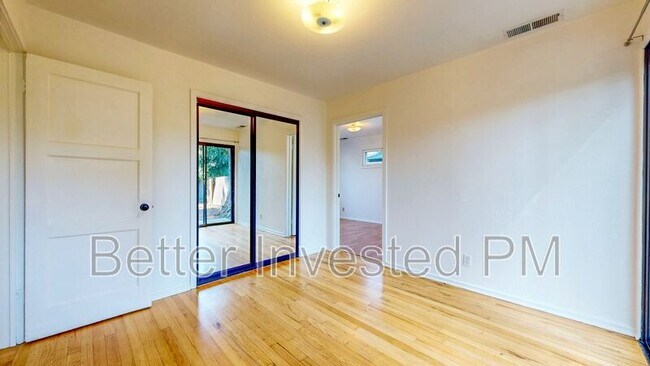 Building Photo - 2224 Midway Dr