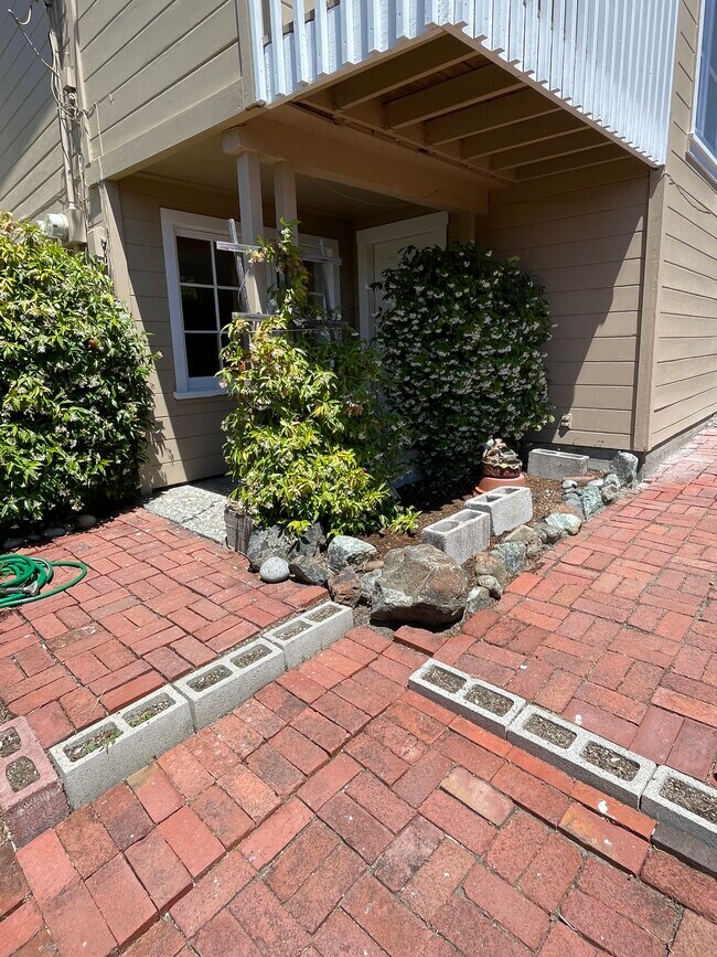 Building Photo - 1800 Centro West St