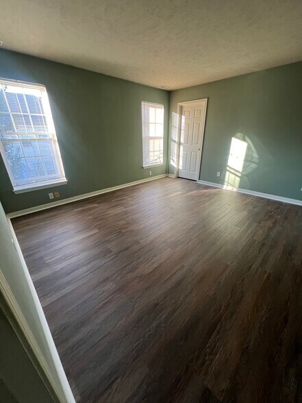 Building Photo - 2898 Andover Cir