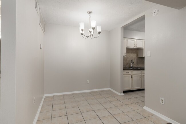 Building Photo - 10555 Turtlewood Ct