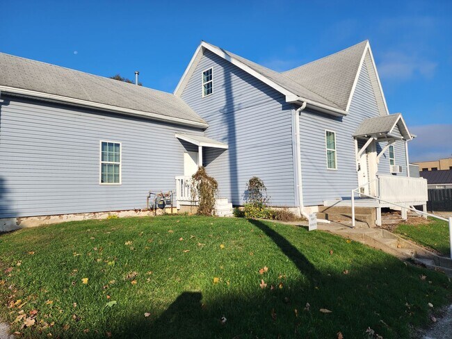 Building Photo - 1- 2 bedroom