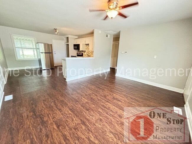 Building Photo - 3 Bedroom, 1 Bathroom in Grandview