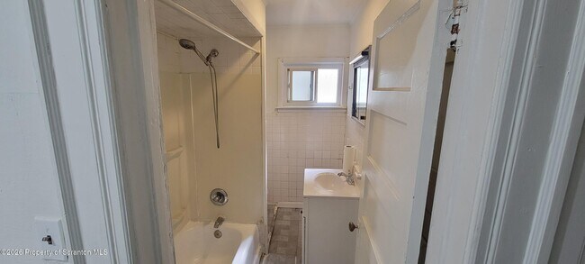 Building Photo - 805 Monroe Ave