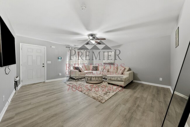 Building Photo - 741 Compass Trl