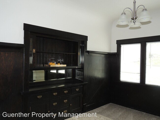 Building Photo - 819 W 11th Ave