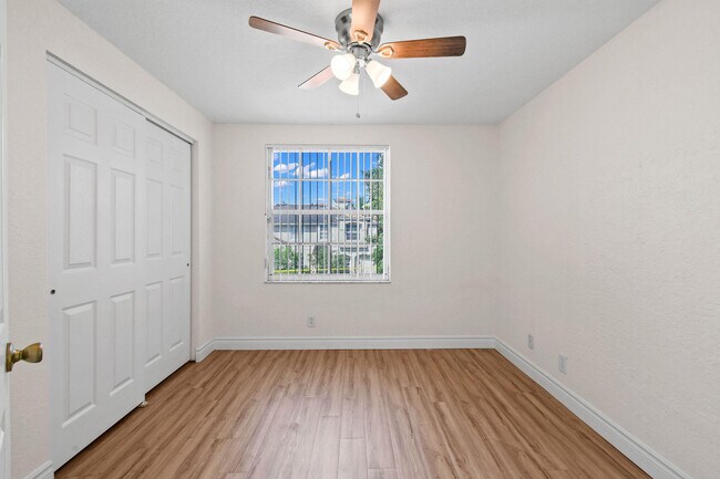 Building Photo - 954 Summit Lake Dr
