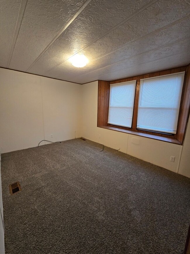 Building Photo - NE heights 3bed, 2 bath