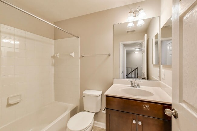 Building Photo - Elegant 3 bedroom, 2.5 bath townhome in Crown Farm